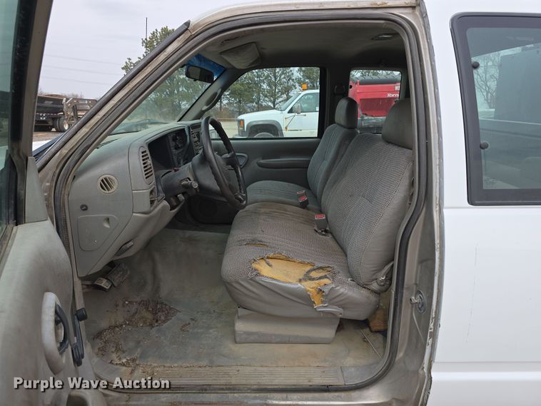 image for item DW3176 2000 Chevrolet C2500 Ext. Cab utility bed pickup truck