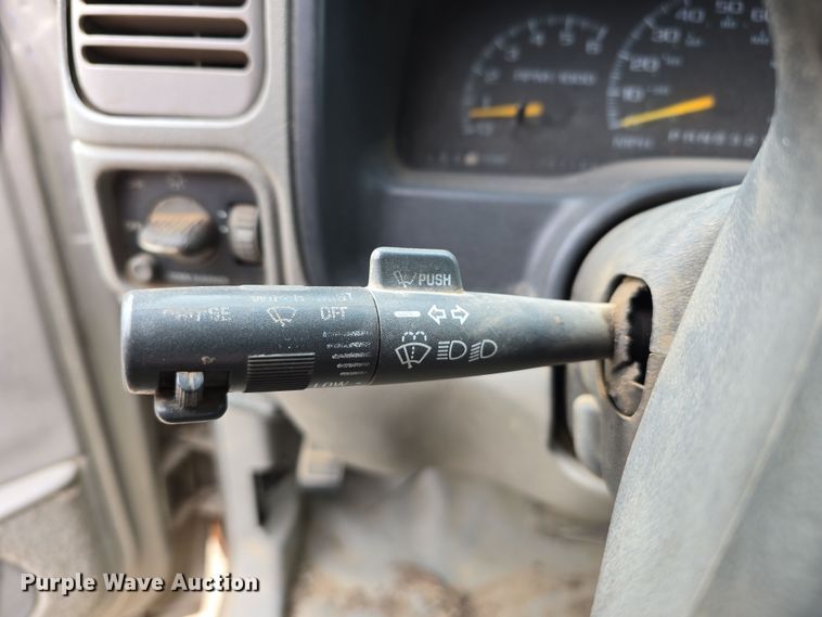 image for item DW3176 2000 Chevrolet C2500 Ext. Cab utility bed pickup truck