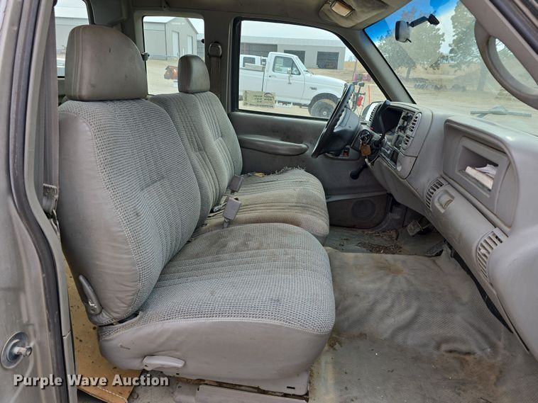 image for item DW3176 2000 Chevrolet C2500 Ext. Cab utility bed pickup truck