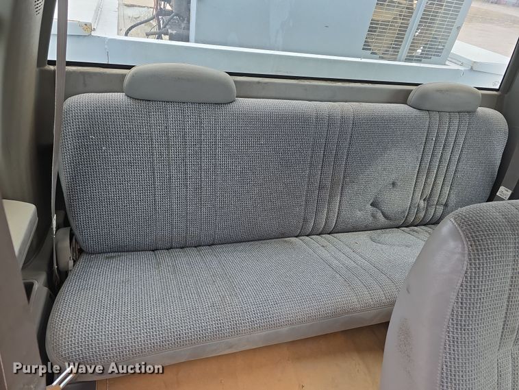 image for item DW3176 2000 Chevrolet C2500 Ext. Cab utility bed pickup truck