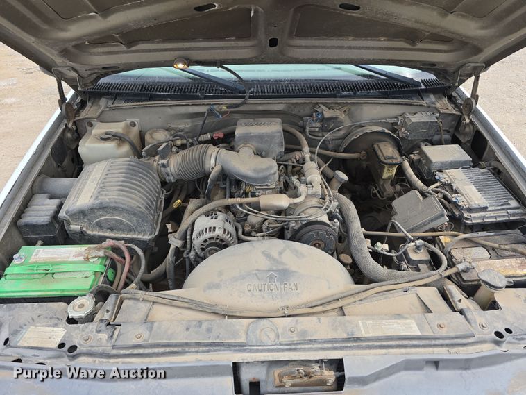 image for item DW3176 2000 Chevrolet C2500 Ext. Cab utility bed pickup truck