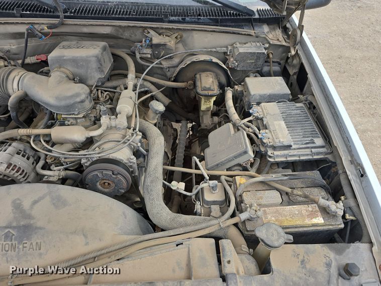 image for item DW3176 2000 Chevrolet C2500 Ext. Cab utility bed pickup truck