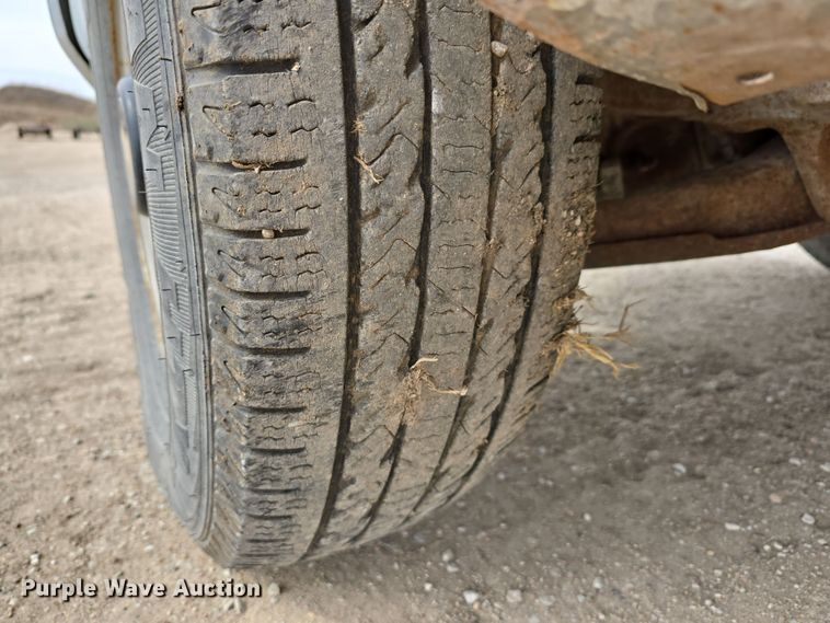 image for item DW3176 2000 Chevrolet C2500 Ext. Cab utility bed pickup truck