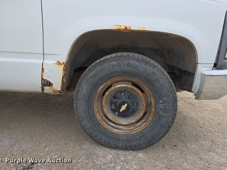 image for item DW3176 2000 Chevrolet C2500 Ext. Cab utility bed pickup truck