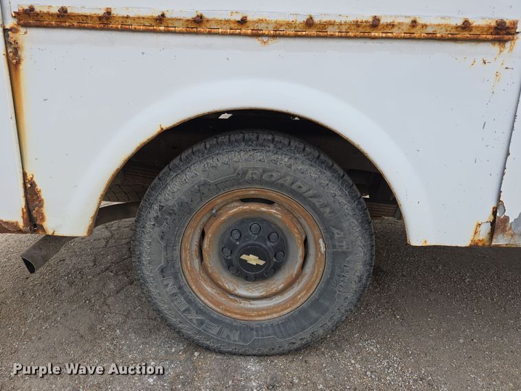 image for item DW3176 2000 Chevrolet C2500 Ext. Cab utility bed pickup truck