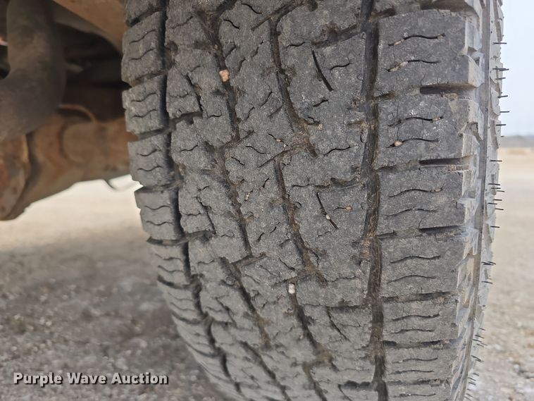 image for item DW3176 2000 Chevrolet C2500 Ext. Cab utility bed pickup truck