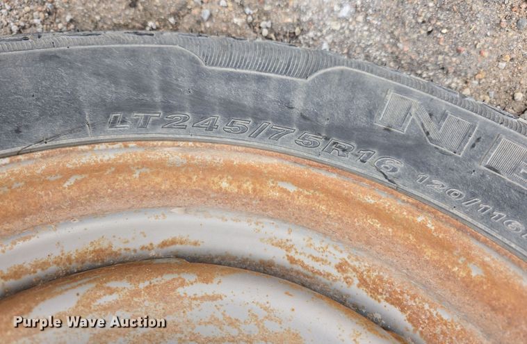 image for item DW3176 2000 Chevrolet C2500 Ext. Cab utility bed pickup truck