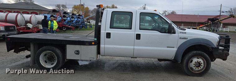 image for item DX1527 2007 Ford F450 Super Duty Crew Cab flatbed truck