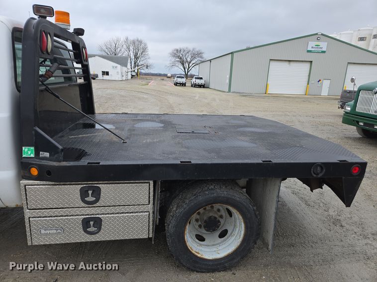 image for item DX1527 2007 Ford F450 Super Duty Crew Cab flatbed truck