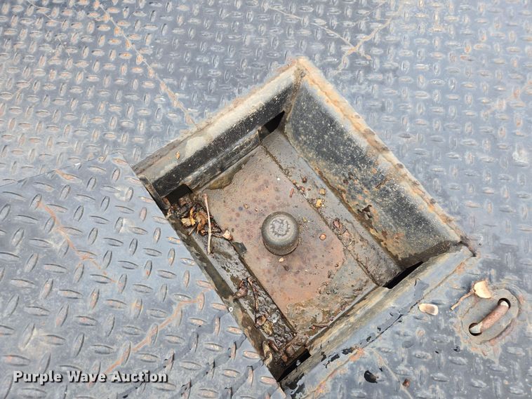 image for item DX1527 2007 Ford F450 Super Duty Crew Cab flatbed truck