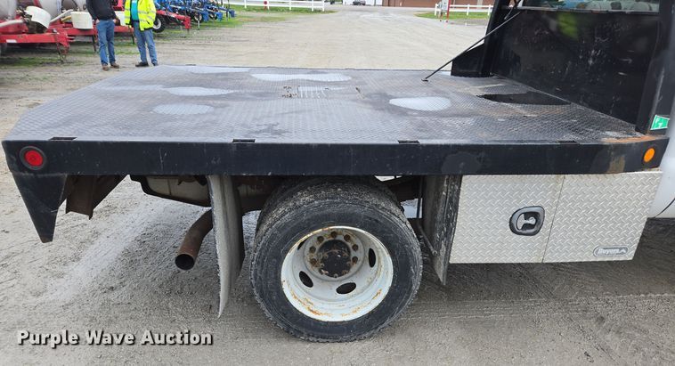 image for item DX1527 2007 Ford F450 Super Duty Crew Cab flatbed truck