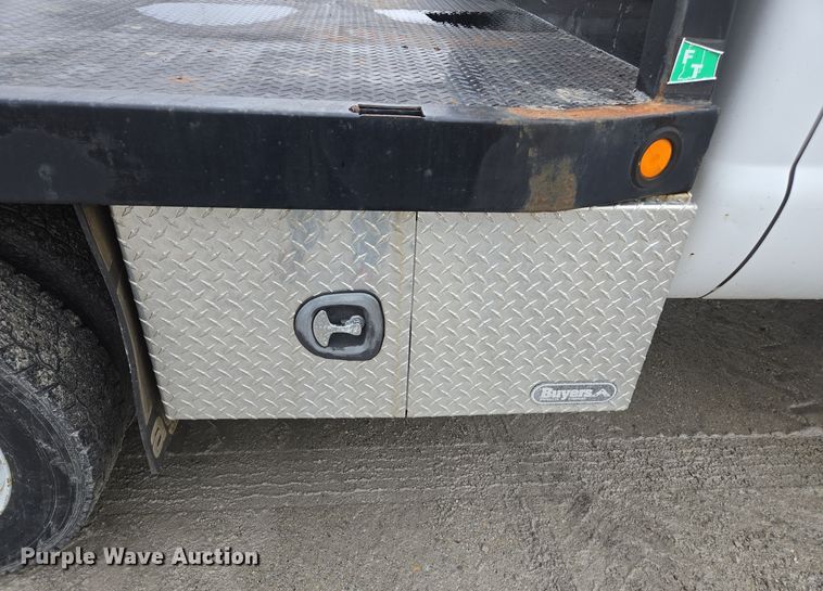 image for item DX1527 2007 Ford F450 Super Duty Crew Cab flatbed truck
