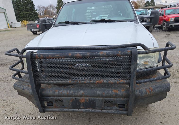 image for item DX1527 2007 Ford F450 Super Duty Crew Cab flatbed truck