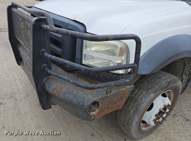 image for item DX1527 2007 Ford F450 Super Duty Crew Cab flatbed truck