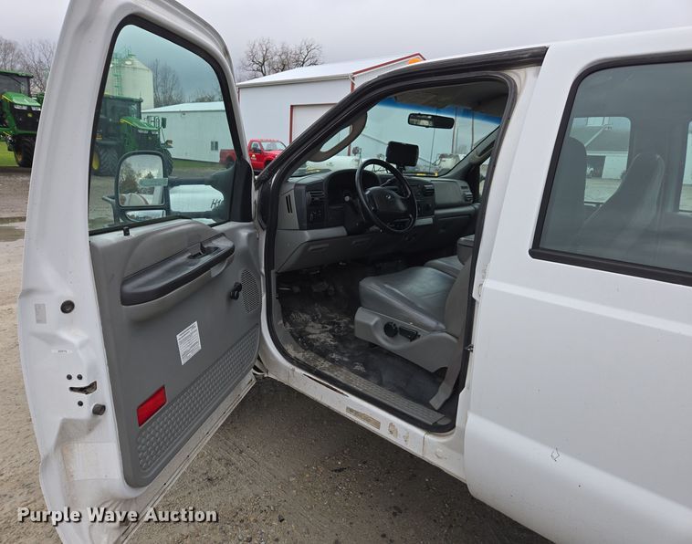 image for item DX1527 2007 Ford F450 Super Duty Crew Cab flatbed truck