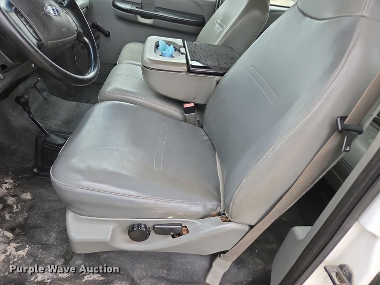 image for item DX1527 2007 Ford F450 Super Duty Crew Cab flatbed truck