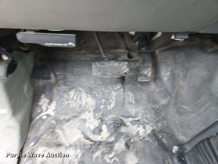 image for item DX1527 2007 Ford F450 Super Duty Crew Cab flatbed truck