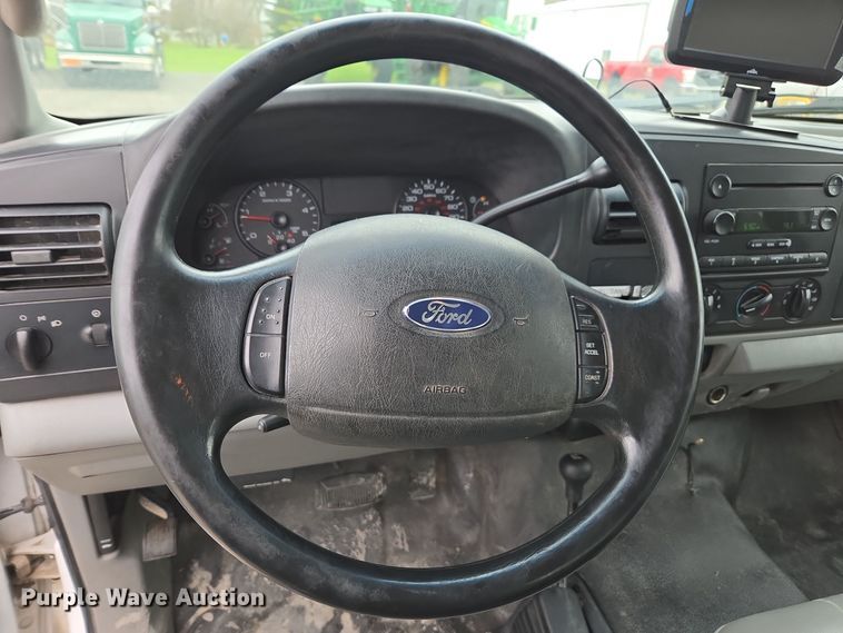 image for item DX1527 2007 Ford F450 Super Duty Crew Cab flatbed truck