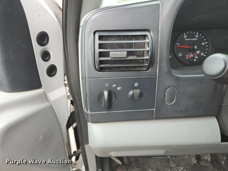 image for item DX1527 2007 Ford F450 Super Duty Crew Cab flatbed truck