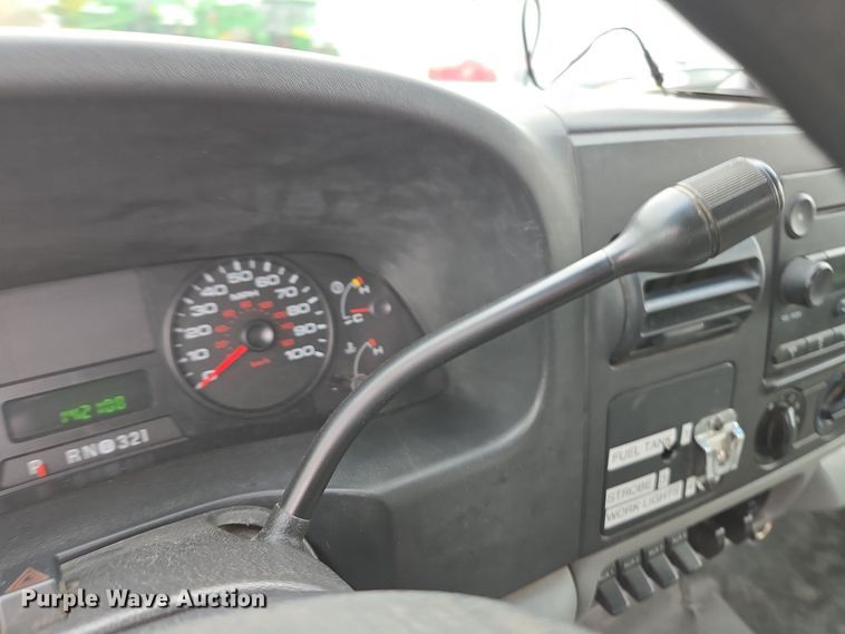 image for item DX1527 2007 Ford F450 Super Duty Crew Cab flatbed truck