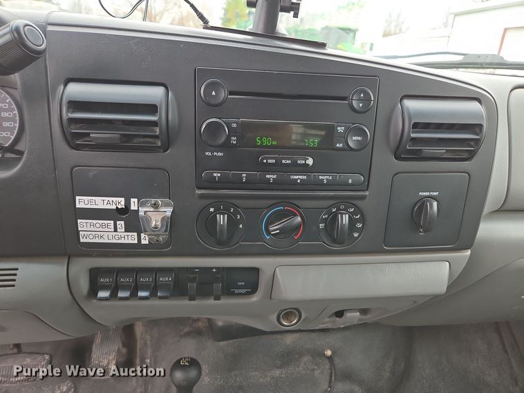 image for item DX1527 2007 Ford F450 Super Duty Crew Cab flatbed truck