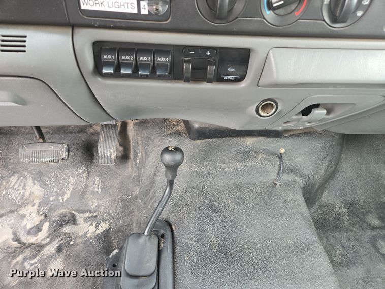 image for item DX1527 2007 Ford F450 Super Duty Crew Cab flatbed truck