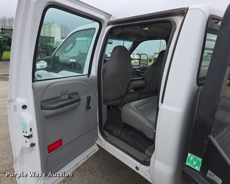 image for item DX1527 2007 Ford F450 Super Duty Crew Cab flatbed truck