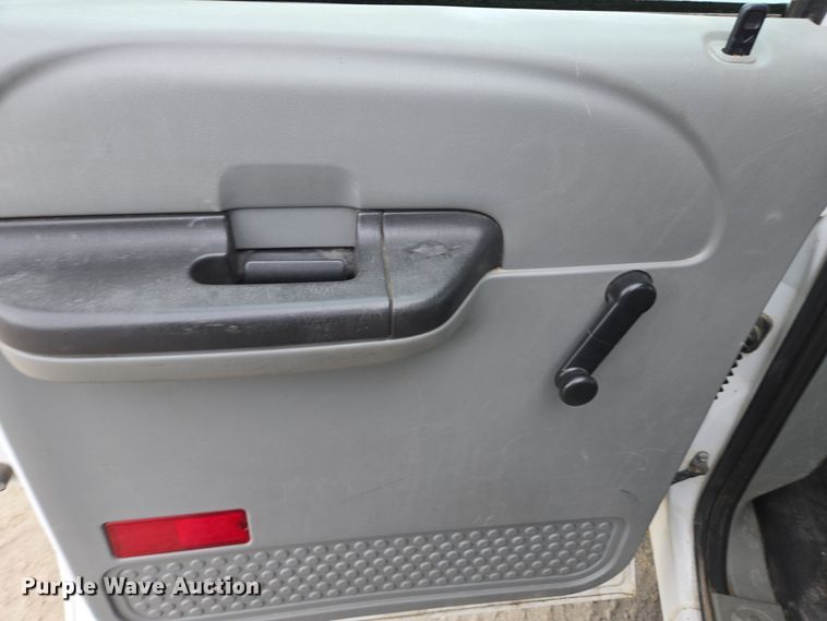 image for item DX1527 2007 Ford F450 Super Duty Crew Cab flatbed truck