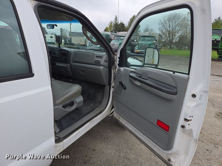 image for item DX1527 2007 Ford F450 Super Duty Crew Cab flatbed truck