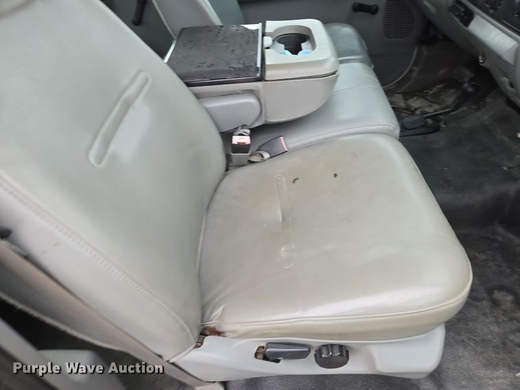 image for item DX1527 2007 Ford F450 Super Duty Crew Cab flatbed truck