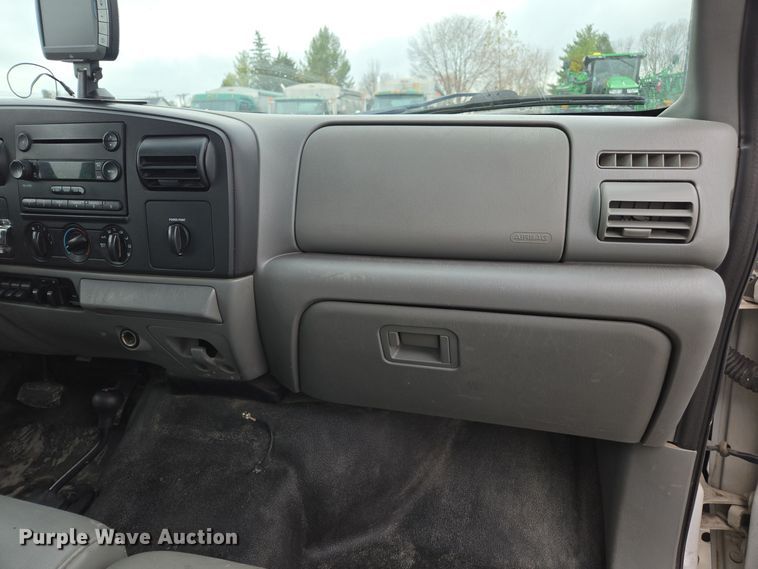 image for item DX1527 2007 Ford F450 Super Duty Crew Cab flatbed truck