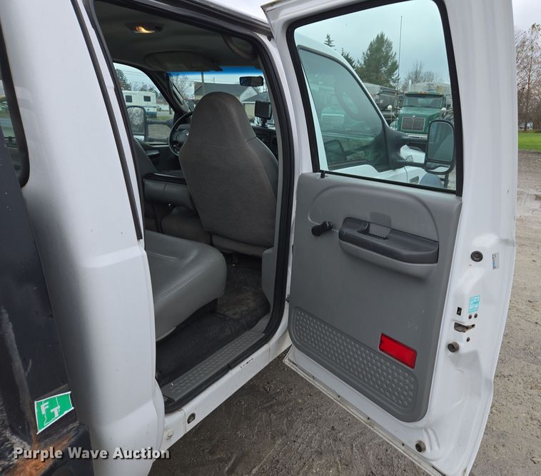 image for item DX1527 2007 Ford F450 Super Duty Crew Cab flatbed truck