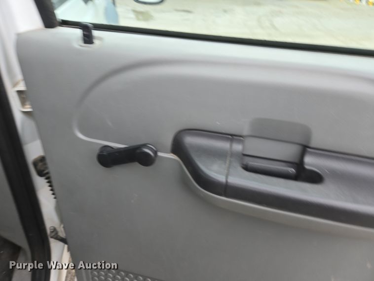 image for item DX1527 2007 Ford F450 Super Duty Crew Cab flatbed truck