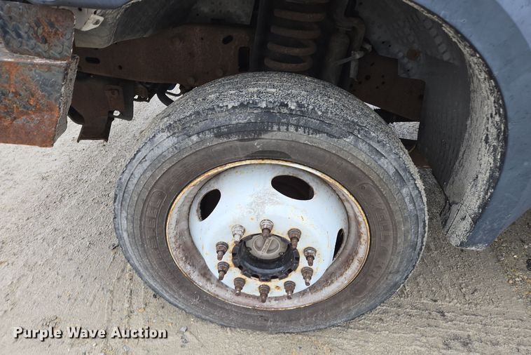 image for item DX1527 2007 Ford F450 Super Duty Crew Cab flatbed truck