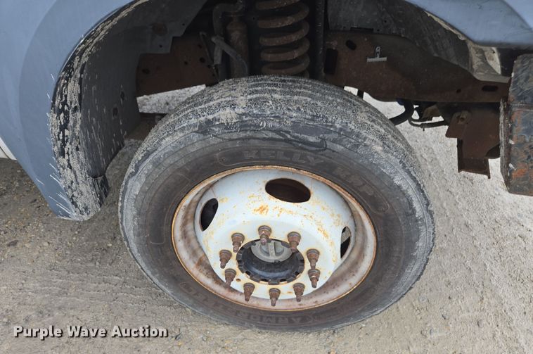 image for item DX1527 2007 Ford F450 Super Duty Crew Cab flatbed truck