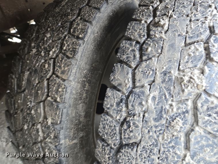 image for item DX1527 2007 Ford F450 Super Duty Crew Cab flatbed truck