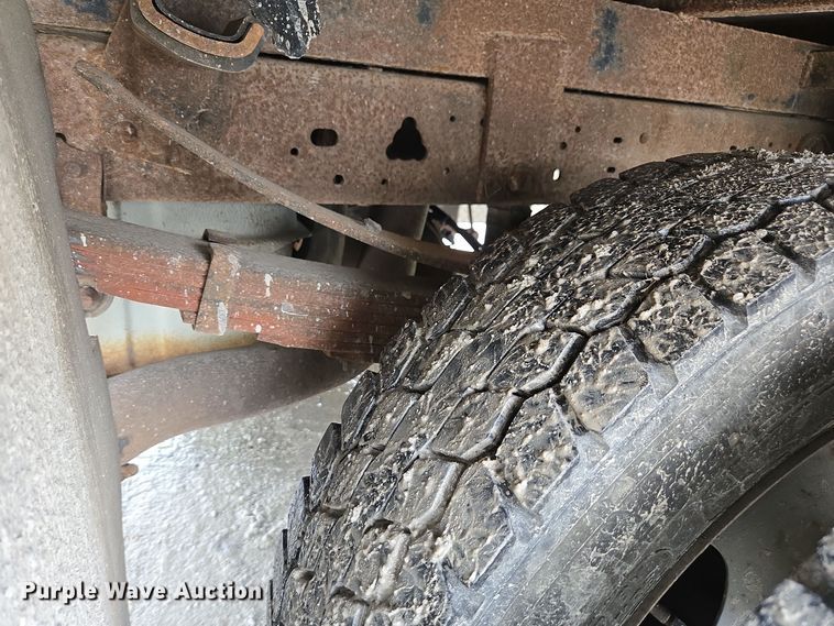 image for item DX1527 2007 Ford F450 Super Duty Crew Cab flatbed truck