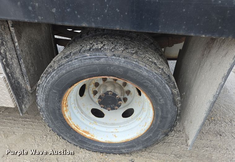 image for item DX1527 2007 Ford F450 Super Duty Crew Cab flatbed truck