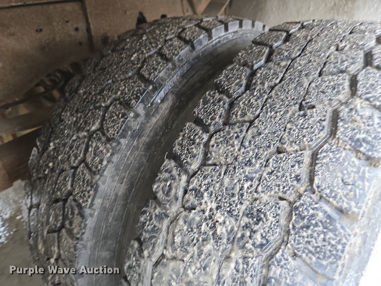 image for item DX1527 2007 Ford F450 Super Duty Crew Cab flatbed truck