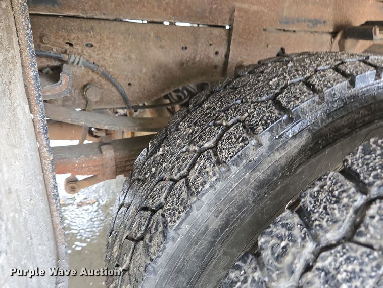 image for item DX1527 2007 Ford F450 Super Duty Crew Cab flatbed truck