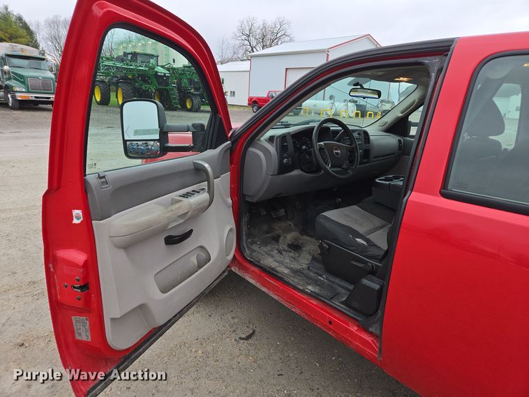 image for item DX1529 2009 GMC Sierra 1500 Ext. Cab pickup truck