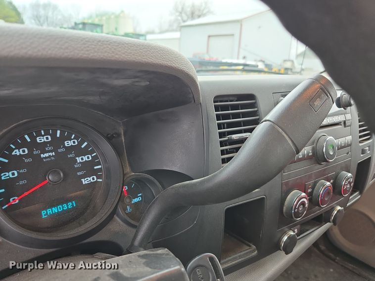 image for item DX1529 2009 GMC Sierra 1500 Ext. Cab pickup truck