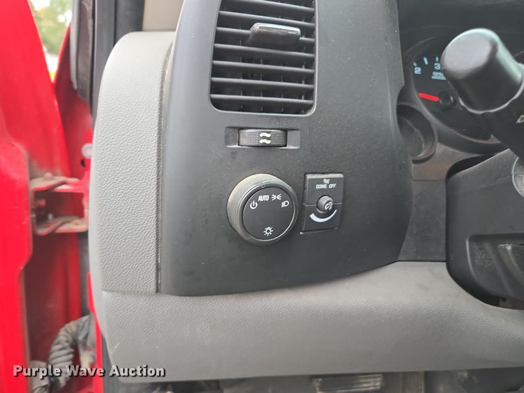 image for item DX1529 2009 GMC Sierra 1500 Ext. Cab pickup truck