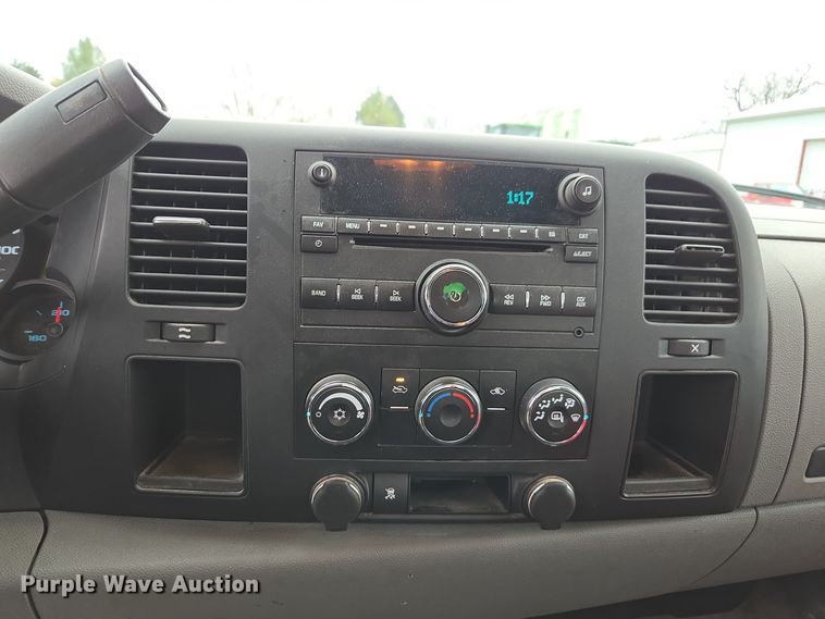 image for item DX1529 2009 GMC Sierra 1500 Ext. Cab pickup truck