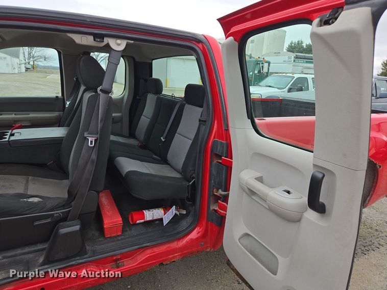 image for item DX1529 2009 GMC Sierra 1500 Ext. Cab pickup truck