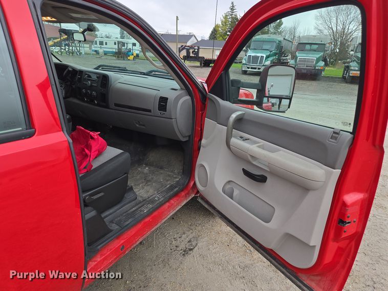 image for item DX1529 2009 GMC Sierra 1500 Ext. Cab pickup truck