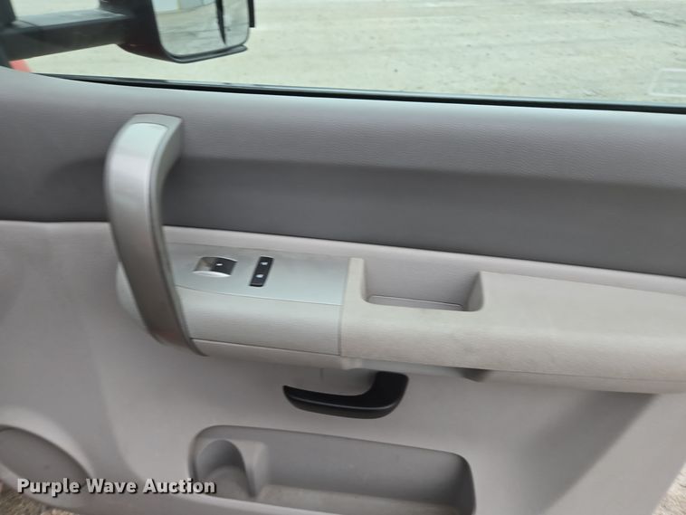 image for item DX1529 2009 GMC Sierra 1500 Ext. Cab pickup truck