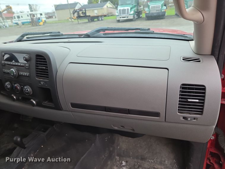 image for item DX1529 2009 GMC Sierra 1500 Ext. Cab pickup truck