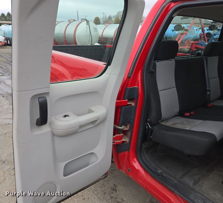 image for item DX1529 2009 GMC Sierra 1500 Ext. Cab pickup truck