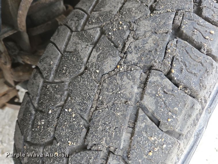 image for item DX1529 2009 GMC Sierra 1500 Ext. Cab pickup truck